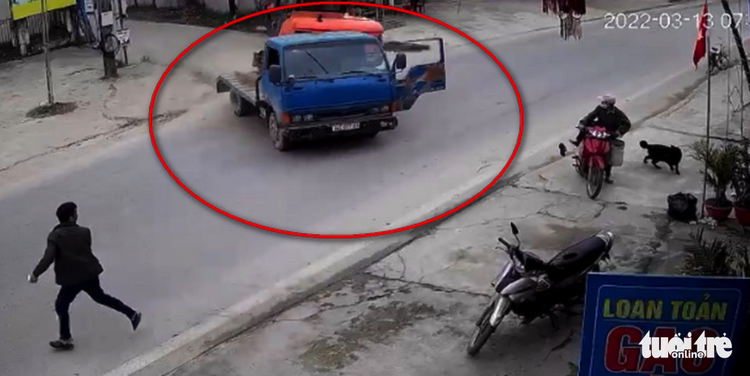 Man fatally crushed by excavator falling off truck in Vietnam