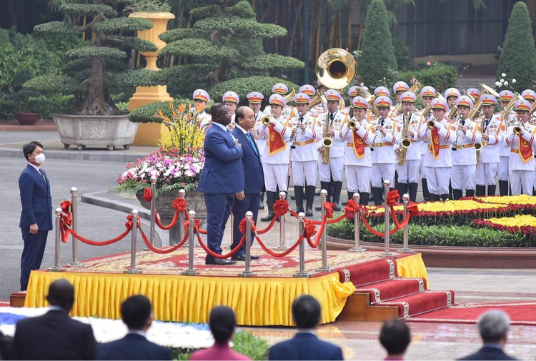 Sierra Leonean president expresses admiration for Vietnam’s history