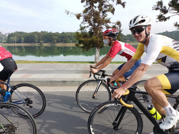 Ho Chi Minh City cycling club signs Russian biker ahead of annual race