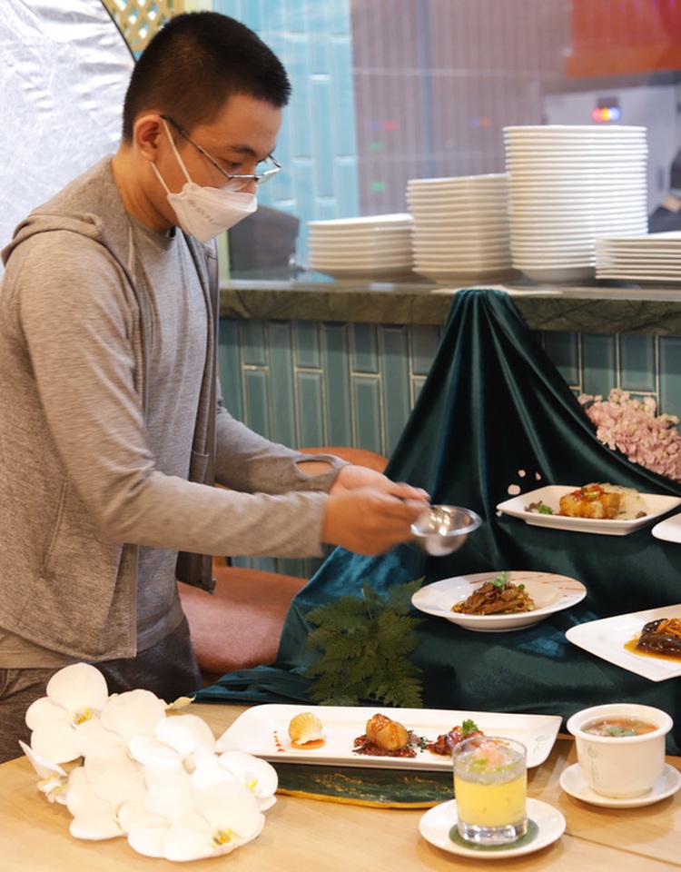 Vietnamese leaves college to become food stylist