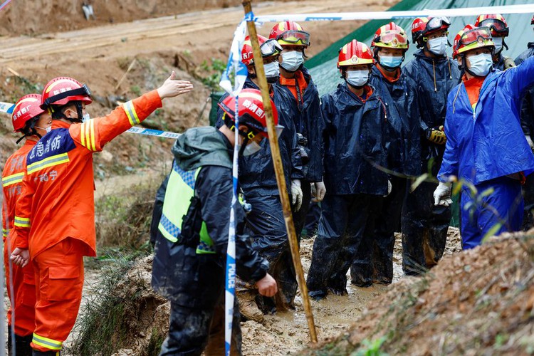 China confirms all on board China Eastern plane died in crash