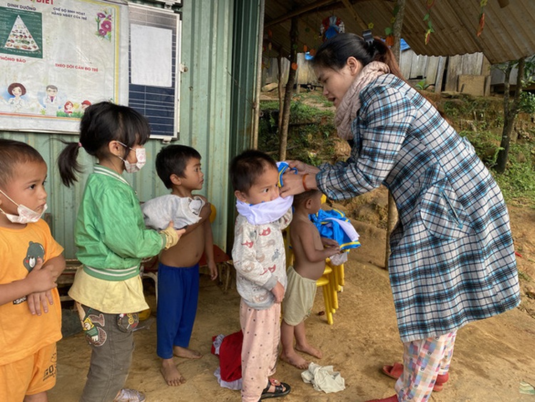 Ethnic Vietnamese teacher roughs it in mountain-based kindergarten class