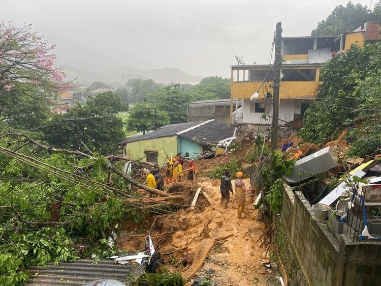 Mudslides kill 14 in heavy rains in Brazil's Rio de Janeiro state
