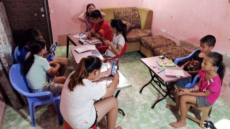 Tutors to the poor kids in Vietnam
