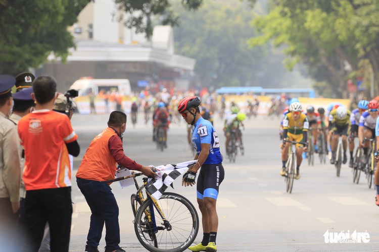 Vietnamese rider wins 6th stage of national cycling race