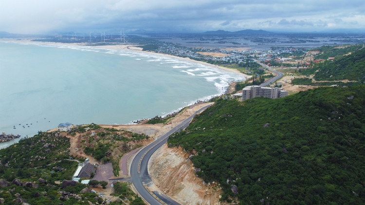One student dead, another missing after swimming at beach in south-central Vietnam