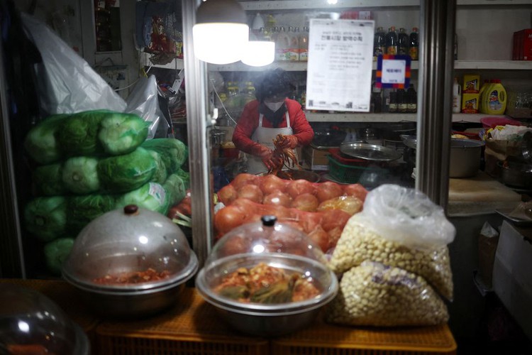 Less rice for the same price: inflation bites Asia's food stalls