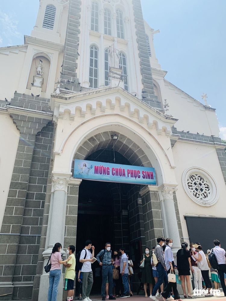 Foreigners attend Easter masses in Ho Chi Minh City