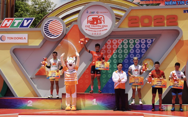 Mongolian wins 17th stage of Vietnam’s national cycling race