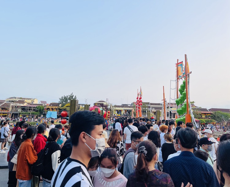 Domestic tourists prefer central coastal localities, staycations to famous destinations for Vietnam’s ongoing holiday