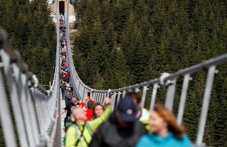 Fear and adrenaline as Czechs open world's longest suspension footbridge