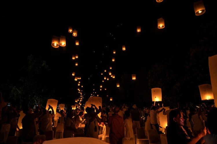 Indonesians celebrate Vesak at world's largest Buddhist temple