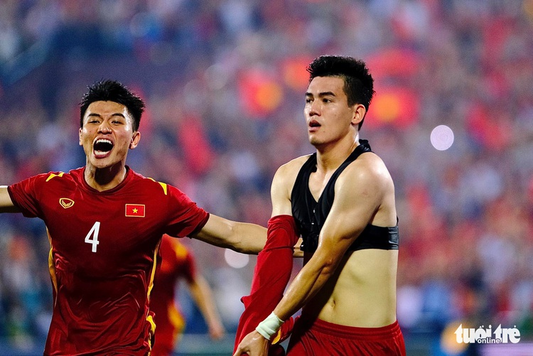 Vietnamese striker’s bra-like vest during SEA Games semifinal grabs online attention