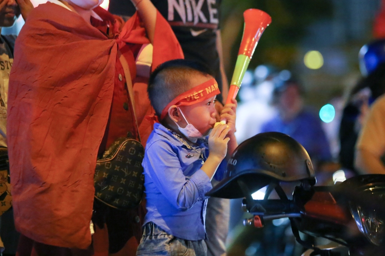 Vietnam erupts in celebration as SEA Games hosts win football gold