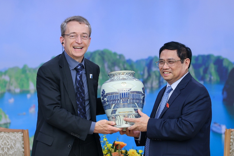 Intel plans to expand investment in Vietnam
