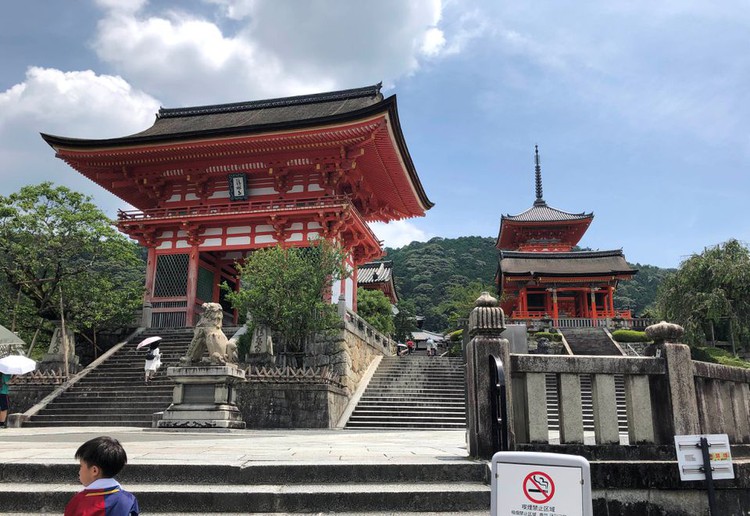 Wary of foreign 'bad manners', Japan cautiously eases borders to aid tourism