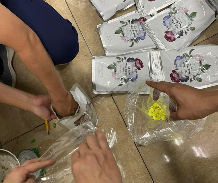 Drugs concealed in diapers, milk products enter Vietnam by air