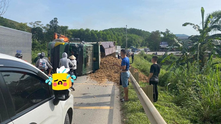 Three killed as truck tips over, crushes car in northern Vietnam