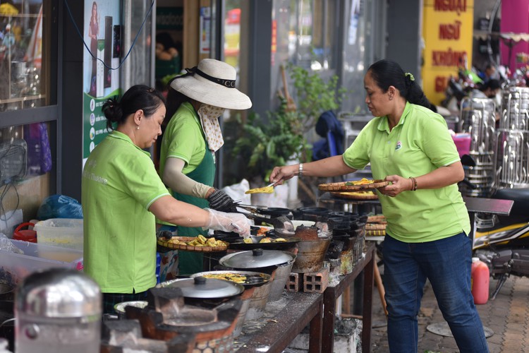 This vegan buffet in Saigon lets customers decide what they think their meal is worth