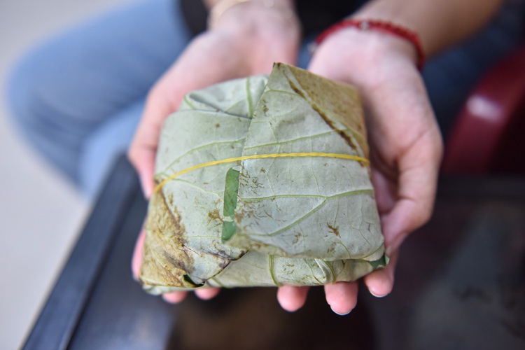 Sticky rice wrapped in lotus leaves: A fragrant twist on a Vietnamese classic