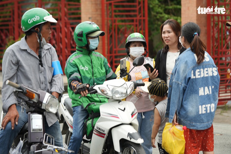 Soaring gas prices discourage ride-sharing partners, trouble passengers in Vietnam
