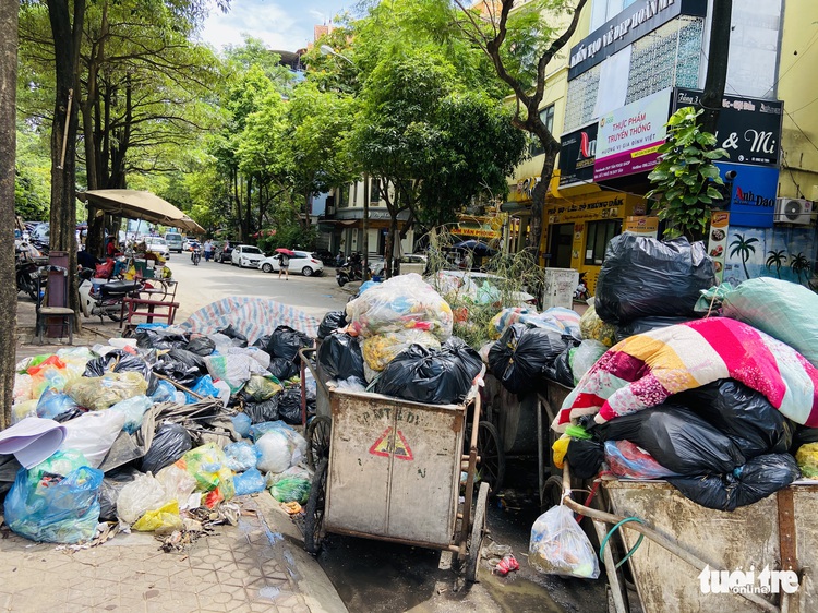 Garbage piles up on Hanoi streets again