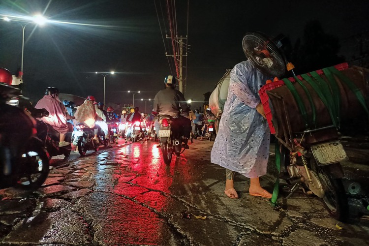 Gridlock occurs on national highway following heavy rain in southern Vietnam