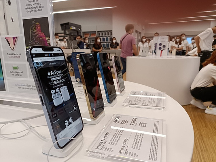 Previous-generation iPhone prices plummet due to upcoming iPhone 14 release