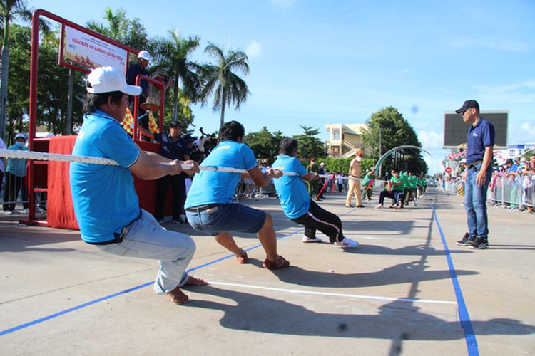Hundreds participate in grand tug-of-war game in Vietnam’s Mekong Delta region
