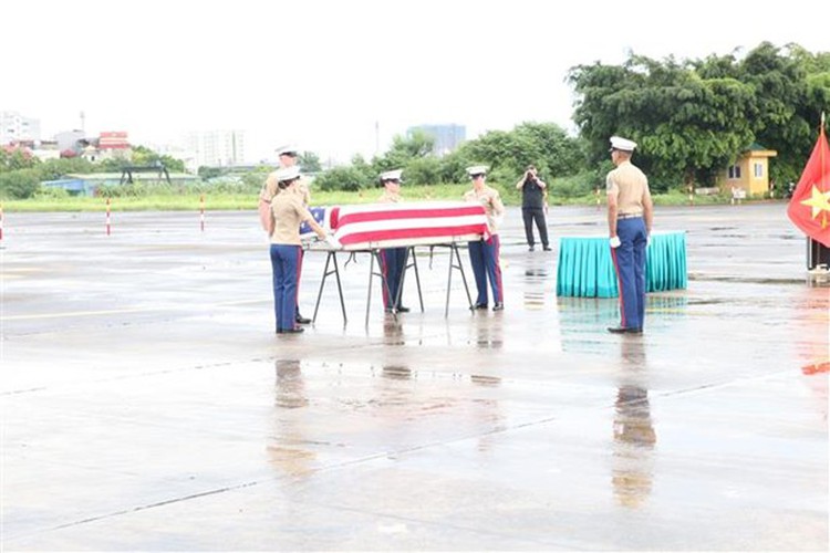 Vietnam returns remains of US MIA soldiers