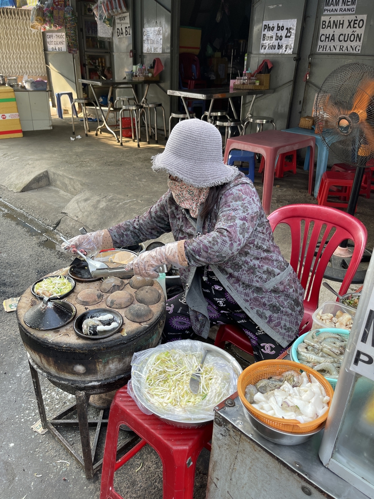 How easy is it to fill your belly in Ho Chi Minh City?