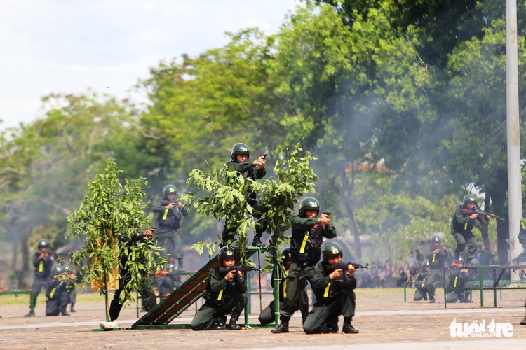 Police parade, martial arts, shooting performances take place in Vietnam’s Hue Citadel