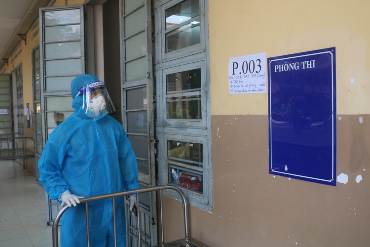 All districts must stand ready to reopen COVID-19 hospitals: Ho Chi Minh City health department