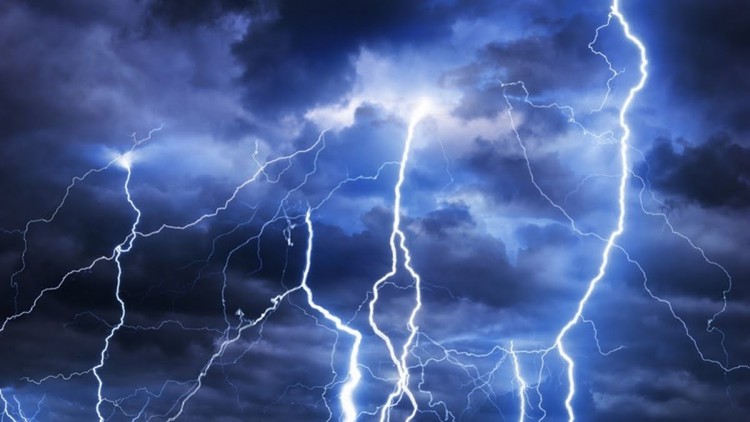 Man killed by lightning strike while riding motorbike in northern Vietnam