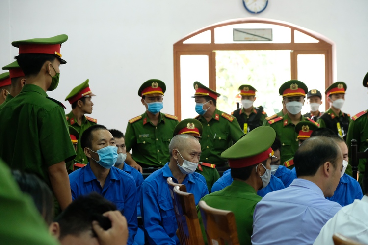Vietnam court sentences 6 to death, 7 to life in prison for drug-related crimes