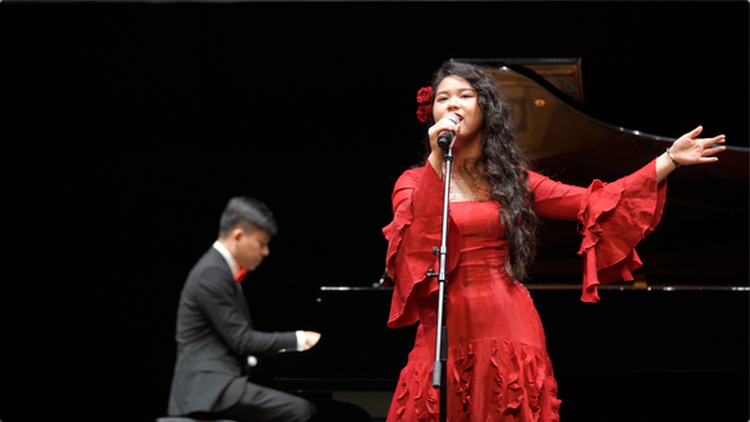 Vietnamese wins gold medal at Asia Arts Festival in Singapore