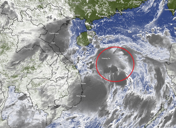 Low-pressure area, monsoon cause rains throughout Vietnam
