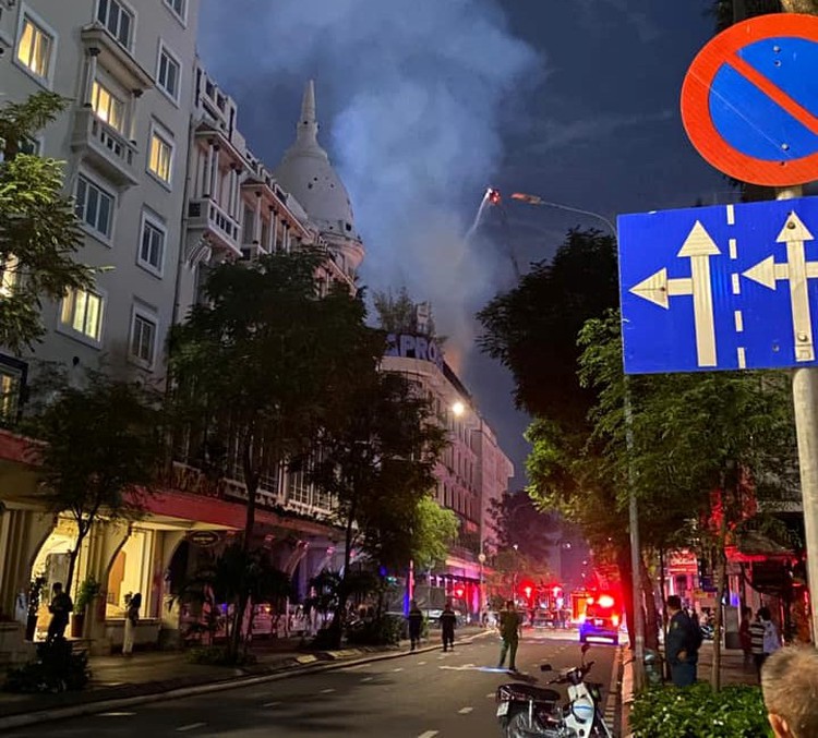 Ho Chi Minh City downtown building catches fire