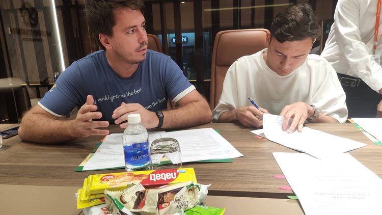 Russian-Vietnamese goalkeeper returns to domestic league on three-year contract