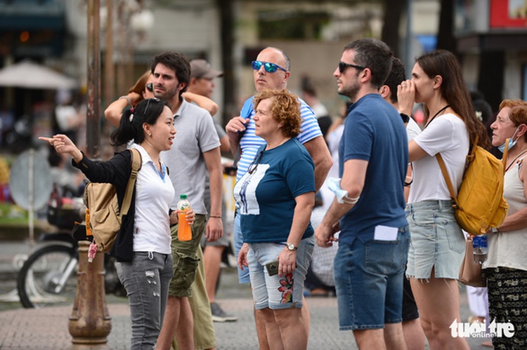 Unfriendly visa policy keeps foreigners away from Vietnam