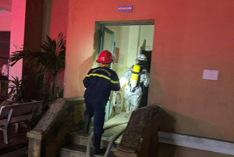 15 saved from apartment fire in Hanoi