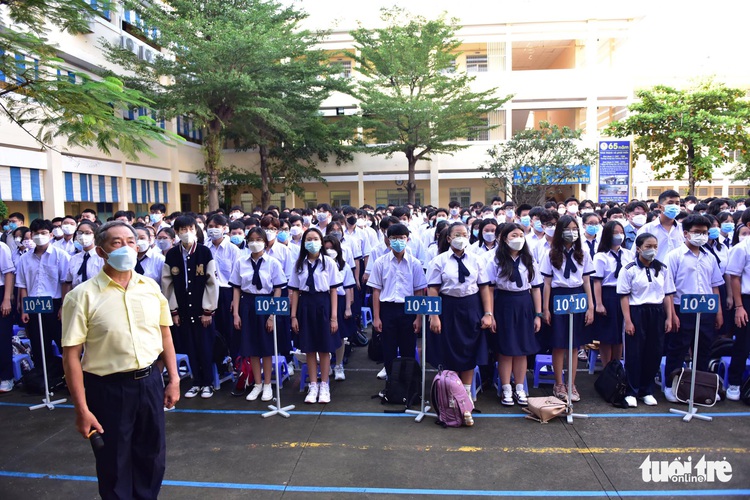 Students back to school in Ho Chi Minh City