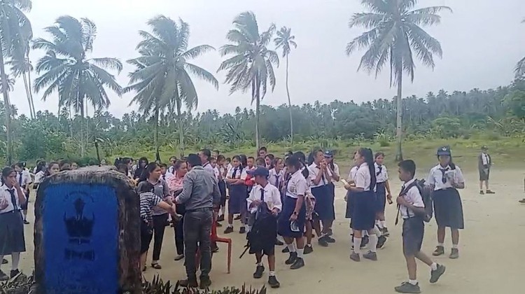 6.1-magnitude quake strikes off Indonesia's Sumatra island