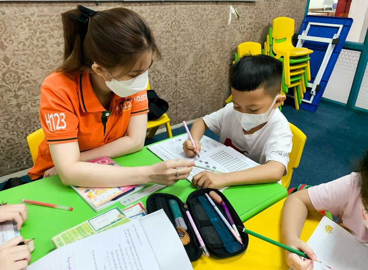 Southern cities and provinces in Vietnam short of English teachers
