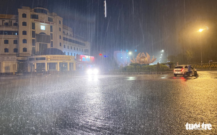 Residents cope with serious overnight flooding in north-central Vietnamese province
