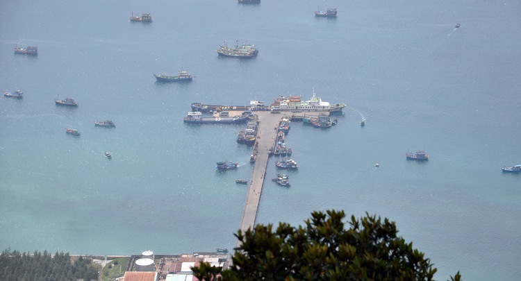 At least 12 die of suspected food poisoning on Chinese ship off southern Vietnam