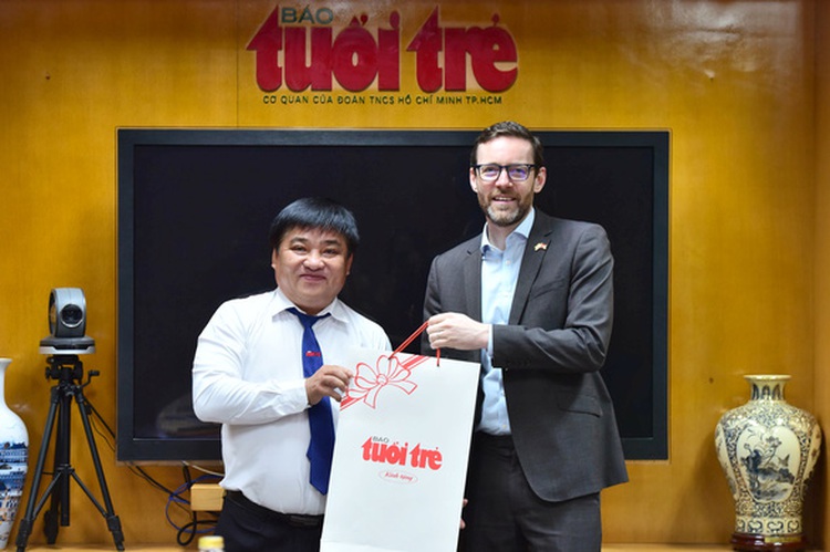Breakfast @ Tuoi Tre News – October 1