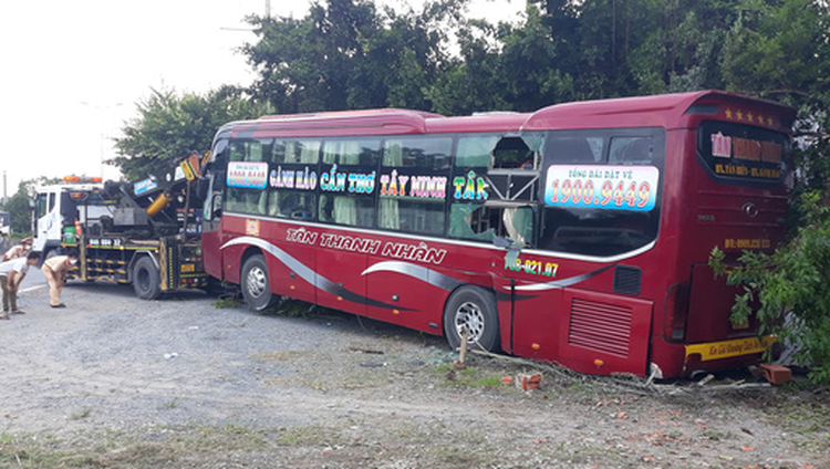 Man killed as sleeper bus plows into multiple vehicles in Vietnam’s Mekong Delta