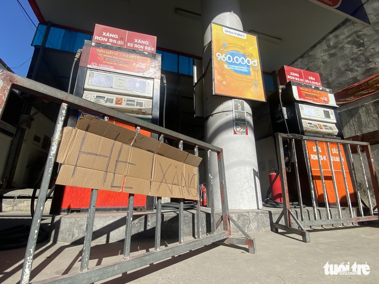Residents struggle to buy gasoline in Hanoi as filling stations out of stock