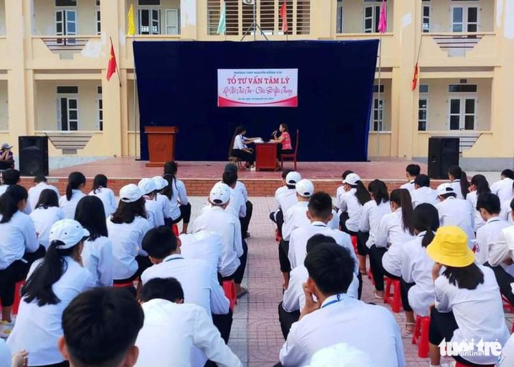 More girls fall victim to bullying at schools in Vietnam